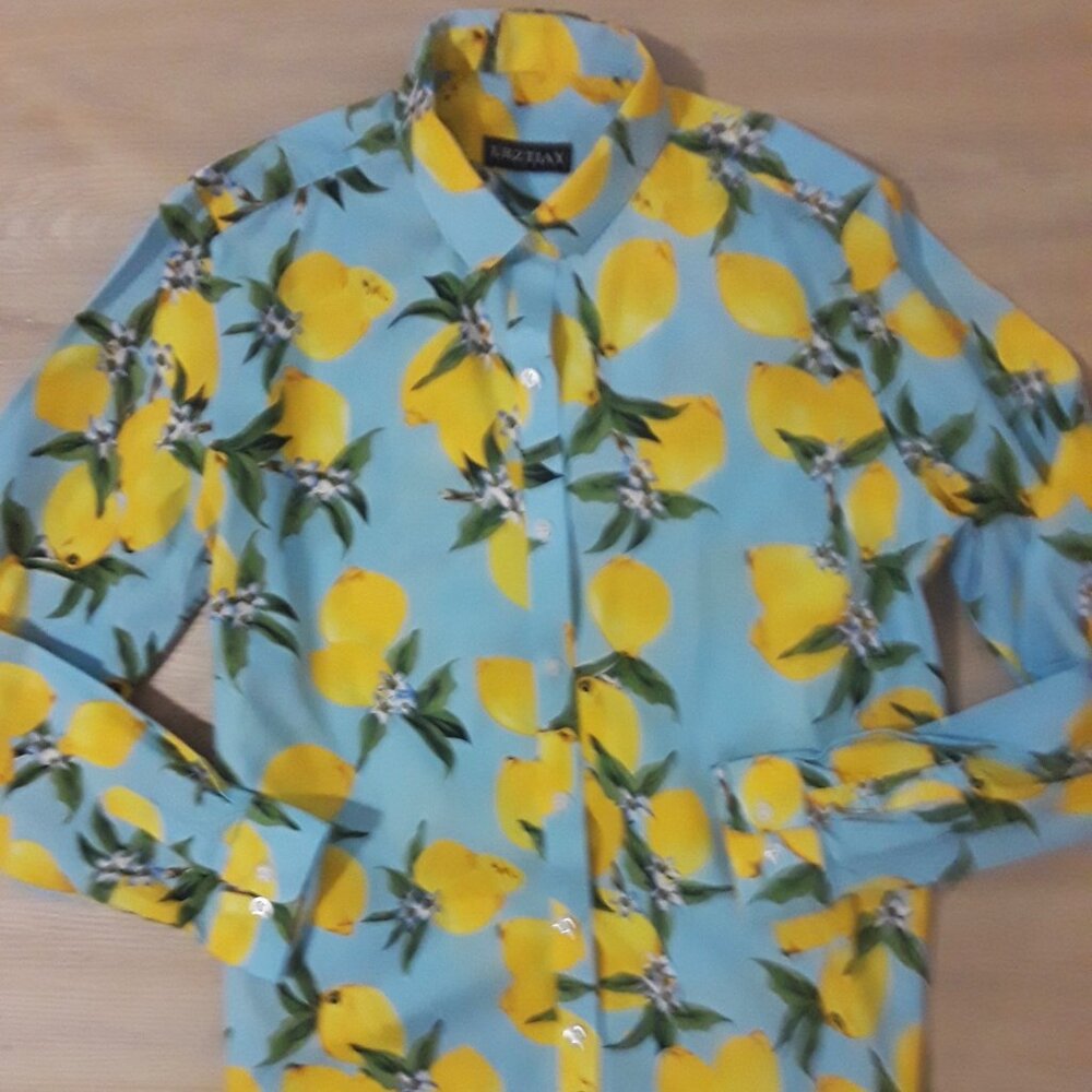 Fantastic NEW lemon print blouse shirt size 6 to 8